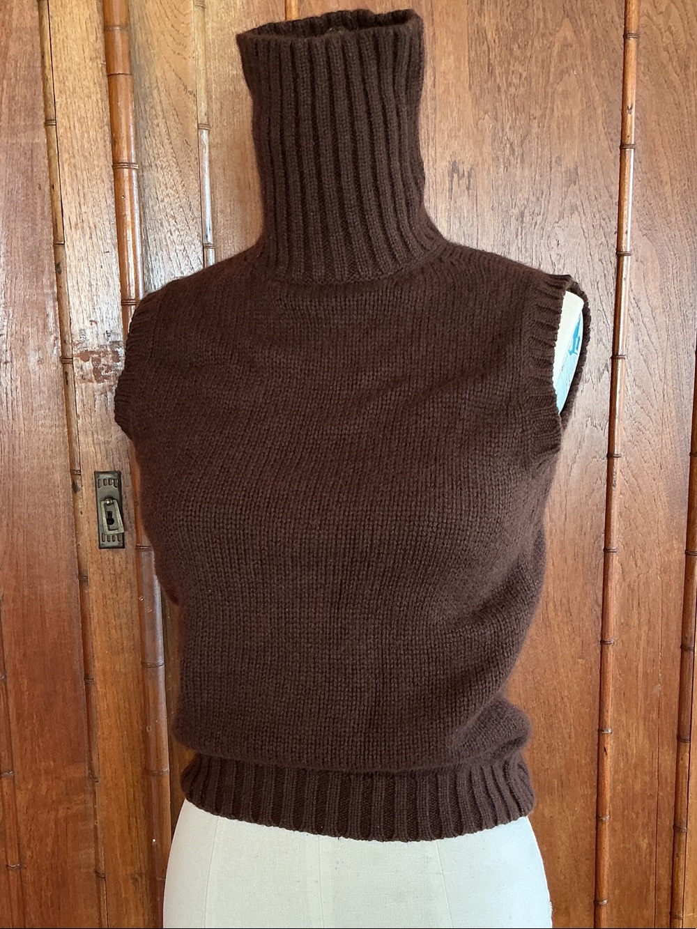Sutton Cashmere Sleeveless Turtleneck in Chocolate Brown